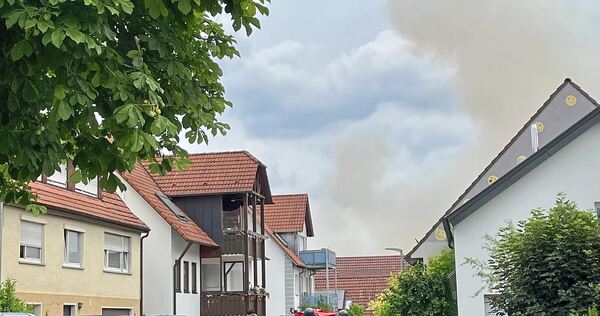 Wurden Brandsätze geworfen? Derzeit läuft ein Großeinsatz von Polizei und Feuerwehr in Kleiningersheim. Wurden Brandsätze geworfen? Derzeit läuft ein Großeinsatz von Polizei und Feuerwehr in Kleiningersheim.
