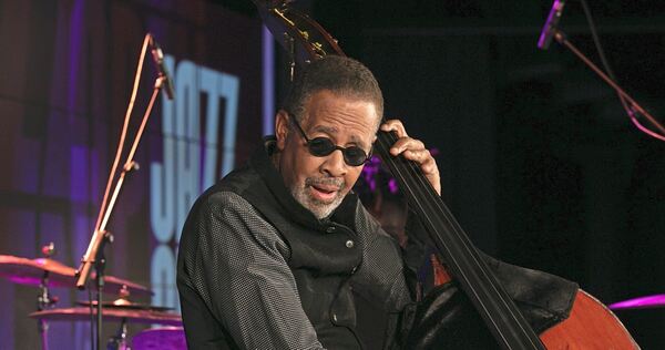 Bassläufe in Lichtgeschwindigkeit: Stanley Clarke wird bei den Jazz Open geehrt – und macht bei der Gelegenheit natürlich auch g Bassläufe in Lichtgeschwindigkeit: Stanley Clarke wird bei den Jazz Open geehrt – und macht bei der Gelegenheit natürlich auch gleich noch Musik.