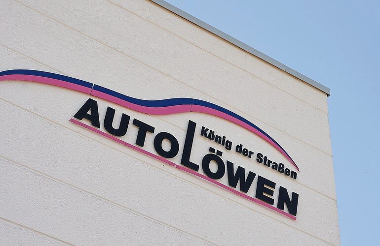 Der König der Straßen ist liegen geblieben: Die Autolöwen GmbH ist pleite. Der König der Straßen ist liegen geblieben: Die Autolöwen GmbH ist pleite.