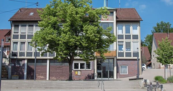 Ein Denkmal der Nachkriegsmoderne: Das 1956 errichtete Rathaus von Neckarweihingen. Ein Denkmal der Nachkriegsmoderne: Das 1956 errichtete Rathaus von Neckarweihingen.