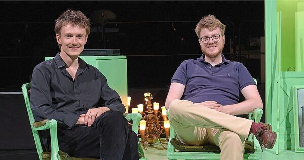 Ambitioniertes Vorhaben: Regisseur Max Porstmann (links) und Dirigent Alexander Schmid arbeiten gemeinsam am „Freischütz“. Ambitioniertes Vorhaben: Regisseur Max Porstmann (links) und Dirigent Alexander Schmid arbeiten gemeinsam am „Freischütz“.