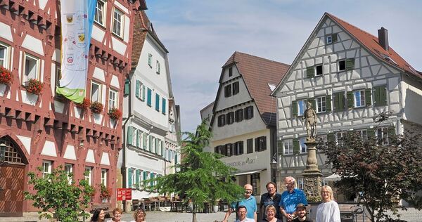 Der Markgröninger Marktplatz soll grüner werden: In den Gefäßen sollen ein japanischer Ahorn, eine Himalaya-Zeder und ein japani Der Markgröninger Marktplatz soll grüner werden: In den Gefäßen sollen ein japanischer Ahorn, eine Himalaya-Zeder und ein japanischer Blumen-Hartriegel gedeihen.