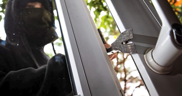 Die Täter hatten ein Fenster aufgehebelt. Die Täter hatten ein Fenster aufgehebelt.