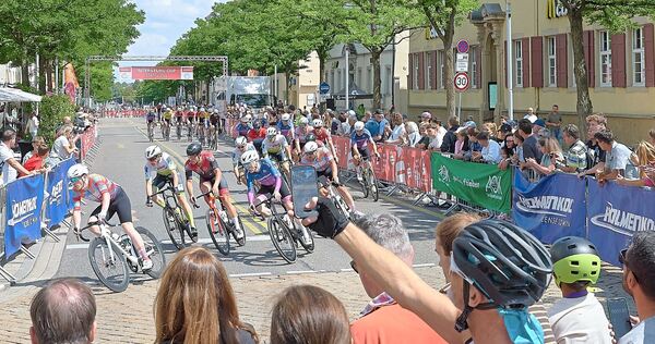 Die Wilhelmstraße war gesäumt von Menschen, die das 3. Ludwigsburger Radsporttage verfolgten. Die Wilhelmstraße war gesäumt von Menschen, die das 3. Ludwigsburger Radsporttage verfolgten.