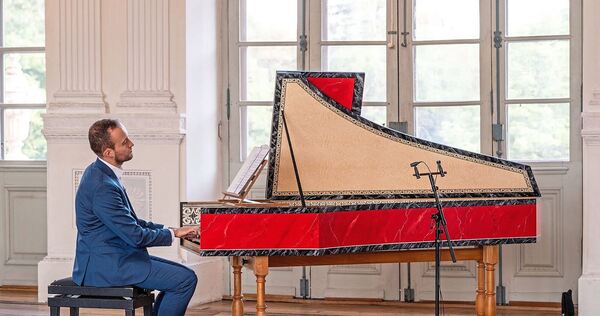 Ein „Clavier-Recital“ von Weltformat: Alxander von Heißen im Schloss Favorite. Ein „Clavier-Recital“ von Weltformat: Alxander von Heißen im Schloss Favorite.
