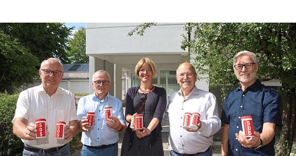 Die Diakonie-Stiftung wirbt für die SOS-Notfalldose: Thomas Reusch-Frey, Christoph Küenzlen, Stefanie Schmitt, Rudolf Bayer und Die Diakonie-Stiftung wirbt für die SOS-Notfalldose: Thomas Reusch-Frey, Christoph Küenzlen, Stefanie Schmitt, Rudolf Bayer und Dr. Michael Grashorn (von links).
