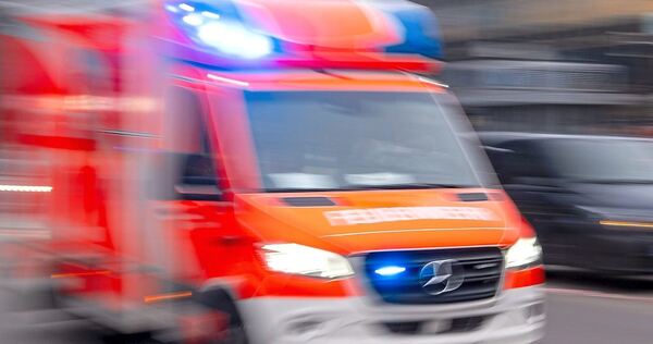 Die Frau wurde zur Behandlung ins Krankenhaus gebracht. Die Frau wurde zur Behandlung ins Krankenhaus gebracht.