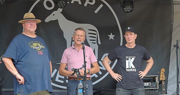 Matthias Rogel, Markus Kohler und Jo Kieferle bei der Eröffnung des Straßenkulturfestivals. Matthias Rogel, Markus Kohler und Jo Kieferle bei der Eröffnung des Straßenkulturfestivals.