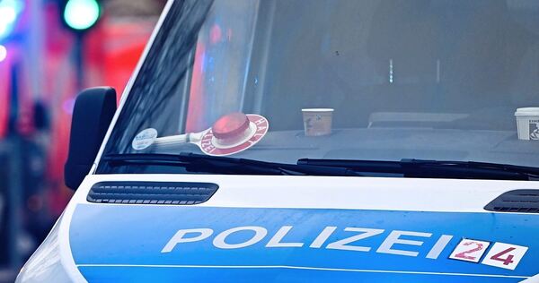 Das Polizeirevier Ditzingen sucht Zeugen des Unfalls mit der Stadtbahn. Das Polizeirevier Ditzingen sucht Zeugen des Unfalls mit der Stadtbahn.