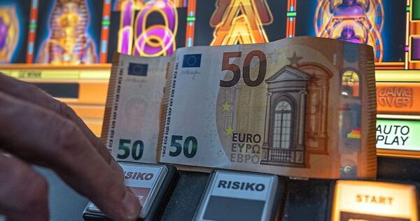 Mehrere illegale Glücksspielgeräte wurden beschlagnahmt. Mehrere illegale Glücksspielgeräte wurden beschlagnahmt.