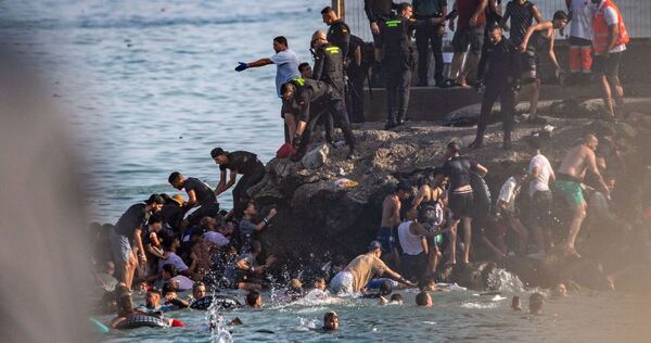 Migranten in Spanien-Exklave Ceuta Migranten in Spanien-Exklave Ceuta