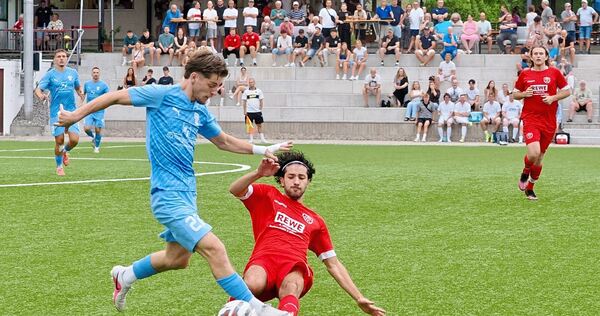 Den Gegenspieler vom Ball getrennt - mittels Grätsche. Impression vom Turniertag in Löchgau. Den Gegenspieler vom Ball getrennt - mittels Grätsche. Impression vom Turniertag in Löchgau.
