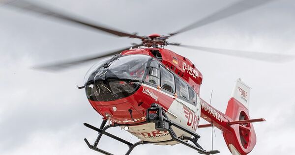 Ein Rettungshubschrauber im Einsatz. Ein Rettungshubschrauber im Einsatz.