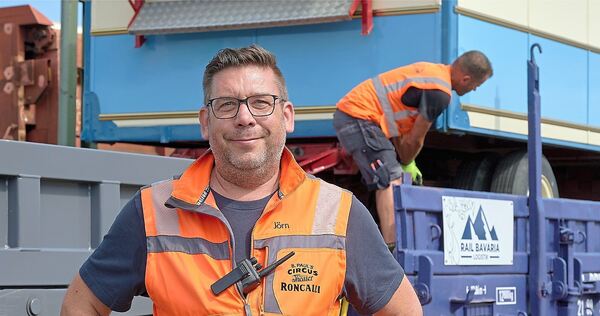 Jörg Enderlein (Bavaria Rail) koordiniert den Roncalli-Sonderzug. Jörg Enderlein (Bavaria Rail) koordiniert den Roncalli-Sonderzug.