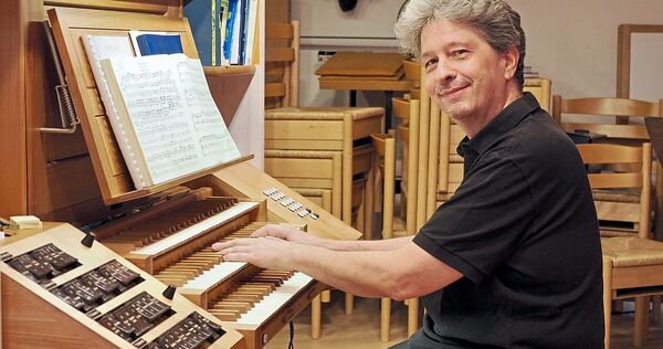 Daniele Ferretti an der Orgel in der Besigheimer Stadtkirche. Daniele Ferretti an der Orgel in der Besigheimer Stadtkirche.