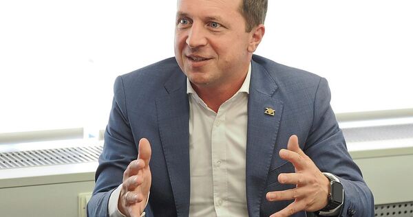 Findet, dass die SPD zu viele Randthemen beackert, so dass nicht mehr klar werde, wo sie bei den wichtigen Dingen steht: Sascha Findet, dass die SPD zu viele Randthemen beackert, so dass nicht mehr klar werde, wo sie bei den wichtigen Dingen steht: Sascha Binder, SPD-Fraktionschef im Landtag, beim Interview mit der LKZ-Redaktion.