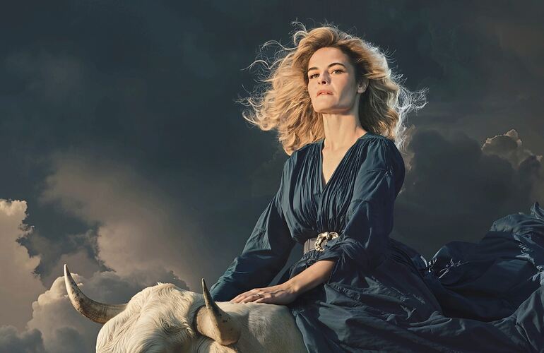 Immer für eine schrille Pose zu haben: Hazel Brugger gastiert am 12 .September in der Ludwigsburger MHP-Arena. Immer für eine schrille Pose zu haben: Hazel Brugger gastiert am 12 .September in der Ludwigsburger MHP-Arena.