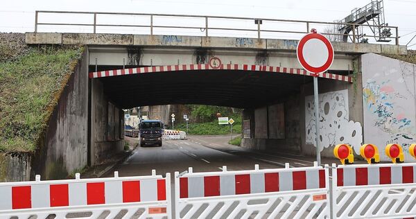 Ab Montag ist die August-Bebel-Straße wieder voll gesperrt. Ab Montag ist die August-Bebel-Straße wieder voll gesperrt.