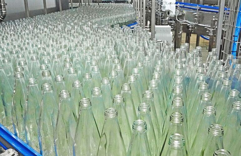 Die Mineralwasserproduktion läuft bei Ensinger in Vaihingen derzeit auf Hochtouren. Die Mineralwasserproduktion läuft bei Ensinger in Vaihingen derzeit auf Hochtouren.