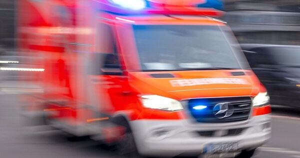 Die Ersthelfer riefen den Rettungsdienst. Die Ersthelfer riefen den Rettungsdienst.