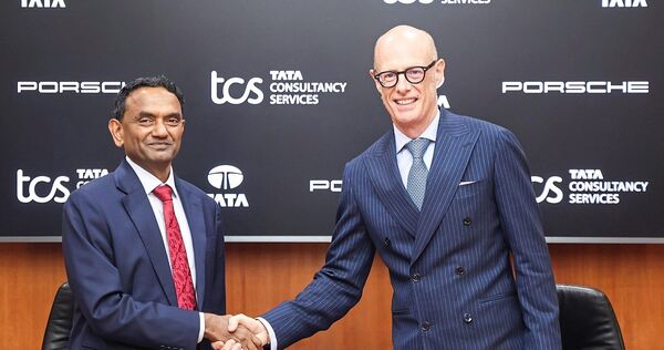 Handschlag für die Zukunft: K. Krithivasan (CEO und Managing Director von Tata Consultancy Services, links) und Michael Leiters Handschlag für die Zukunft: K. Krithivasan (CEO und Managing Director von Tata Consultancy Services, links) und Michael Leiters (Vorstandsvorsitzender der Porsche AG).