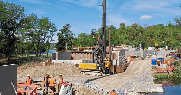 Die Arbeiten an der Murrbrücke, hier Ende August, befinden sich insgesamt im Zeitplan. Einschränkungen gibt es durch die Baustel Die Arbeiten an der Murrbrücke, hier Ende August, befinden sich insgesamt im Zeitplan. Einschränkungen gibt es durch die Baustelle dennoch für den Busverkehr.