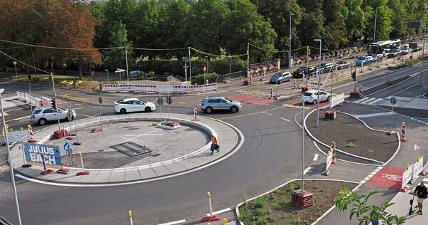 Der Kreisel an der Schnittstelle zwischen Oststadt und Innenstadt nimmt Gestalt an. Der südliche Bereich ist bis auf wenige Rest Der Kreisel an der Schnittstelle zwischen Oststadt und Innenstadt nimmt Gestalt an. Der südliche Bereich ist bis auf wenige Restarbeiten bereits fertig.