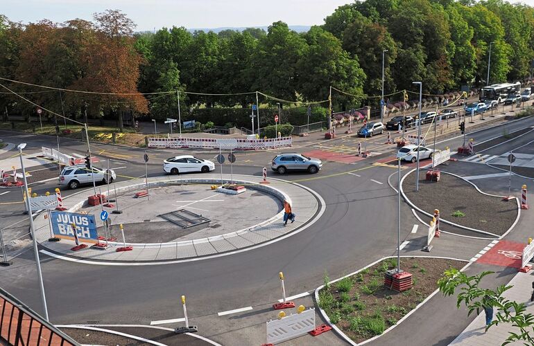 Der neue Sternkreisel sollte ursprünglich im September fertig sein. Neuer Fertigstellungstermin ist Mitte November. Der neue Sternkreisel sollte ursprünglich im September fertig sein. Neuer Fertigstellungstermin ist Mitte November.