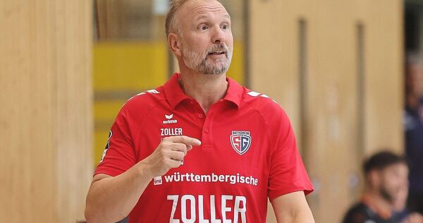 Braucht für sein Tempospiel absolute Fitness: SG-Coach Hartmut Mayerhoffer. Braucht für sein Tempospiel absolute Fitness: SG-Coach Hartmut Mayerhoffer.