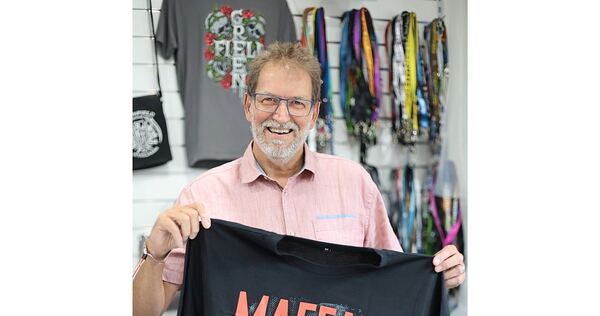 Davon träumen Maffay-Fans: Edgar Braune verkauft die T-Shirts bei Konzerten des Künstlers. Davon träumen Maffay-Fans: Edgar Braune verkauft die T-Shirts bei Konzerten des Künstlers.