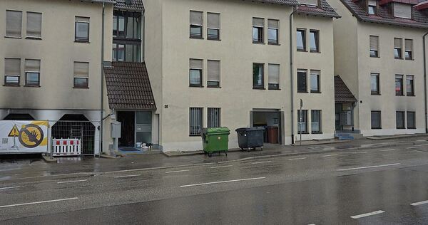 Der Komplex in der Martin-Luther-Straße 18 und 20 zeigt weiter deutliche Spuren vom Tiefgaragenbrand am 9. August. Der Komplex in der Martin-Luther-Straße 18 und 20 zeigt weiter deutliche Spuren vom Tiefgaragenbrand am 9. August.