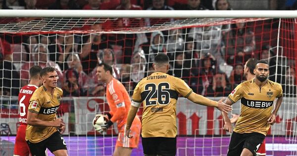 Ein kurzer Mutmacher: Josha Vagnoman (rechts) trifft zum 1:1. Nur sechs Minuten später ist die Partie dem VfB aber entglitten. Ein kurzer Mutmacher: Josha Vagnoman (rechts) trifft zum 1:1. Nur sechs Minuten später ist die Partie dem VfB aber entglitten.
