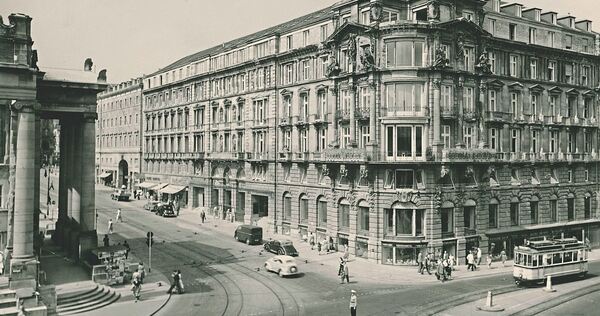 Rund 23.000 Vorstellungen unter fünf Intendanten gingen in dem markanten Bau an der Ecke Königsstraße und Bolzstraße seit 1951 ü Rund 23.000 Vorstellungen unter fünf Intendanten gingen in dem markanten Bau an der Ecke Königsstraße und Bolzstraße seit 1951 über die Komödienbühne.
