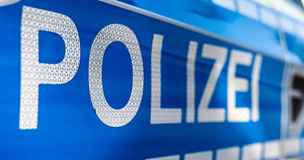 Die Polizei sucht nach Hinweisen. Die Polizei sucht nach Hinweisen.