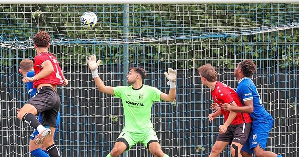 Im Heimspiel gegen den 1. Göppinger SV wird den Nullachtern die Schwäche bei Standards zum Verhängnis. Hier kassiert Keeper Ali Screenreader