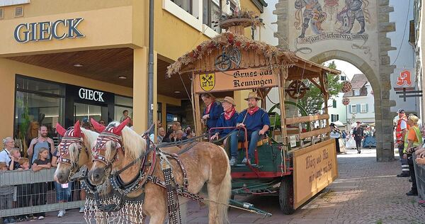 Der Umzug geht mitten durch die Altstadt. Der Umzug geht mitten durch die Altstadt.
