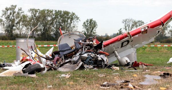 Nach dem Flugzeugabsturz mit zwei Toten in Südhessen Nach dem Flugzeugabsturz mit zwei Toten in Südhessen