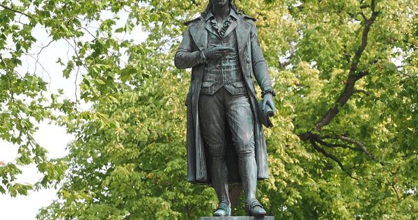 Die Schillerstatue auf der Marbacher Schillerhöhe. Die Schillerstatue auf der Marbacher Schillerhöhe.