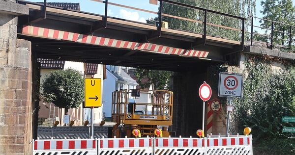Baustelle an einer Eisenbahnbrücke in Walheim: Das Schienennetz muss an vielen Stellen saniert werden. Baustelle an einer Eisenbahnbrücke in Walheim: Das Schienennetz muss an vielen Stellen saniert werden.