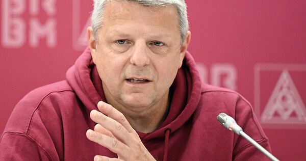 Warnt vor einem weiteren Stellenabbau: Bosch-Betriebsratschef Frank Sell. Alleine in Europa seien bei Bosch 40.000 Arbeitsplätze Warnt vor einem weiteren Stellenabbau: Bosch-Betriebsratschef Frank Sell. Alleine in Europa seien bei Bosch 40.000 Arbeitsplätze vom Verbrenner abhängig.