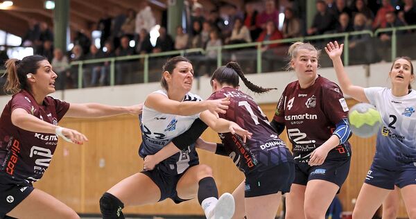 Möchte mit dem TSV Bönnigheim wieder in der Regionalliga Baden-Württemberg angreifen: Katja Kerner (2. von links). Screenreader