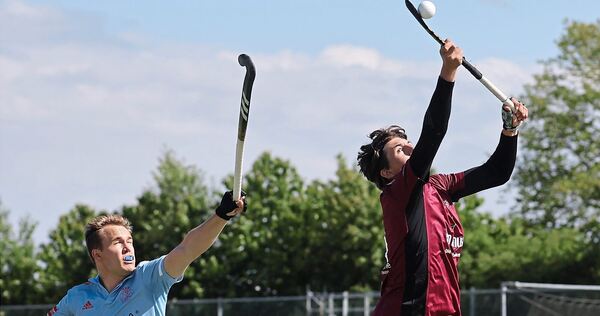 Müssen sich strecken: Laurin Pölz (rechts) und der HCL starten am Wochenende in die Zweitliga-Saison.Foto: Baumann Müssen sich strecken: Laurin Pölz (rechts) und der HCL starten am Wochenende in die Zweitliga-Saison.