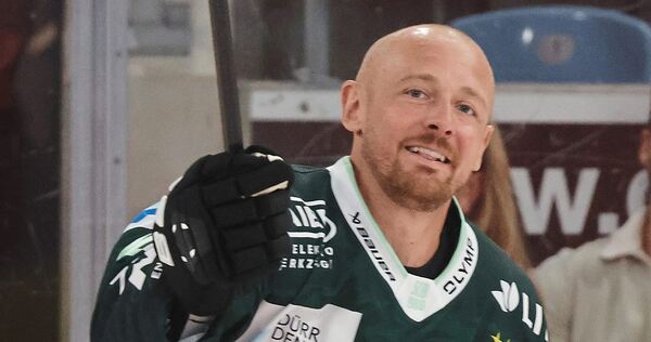 Neuer Assistenzkapitän bei den Steelers: der in Bietigheim geborene Lokalmatador Tim Schüle. Screenreader