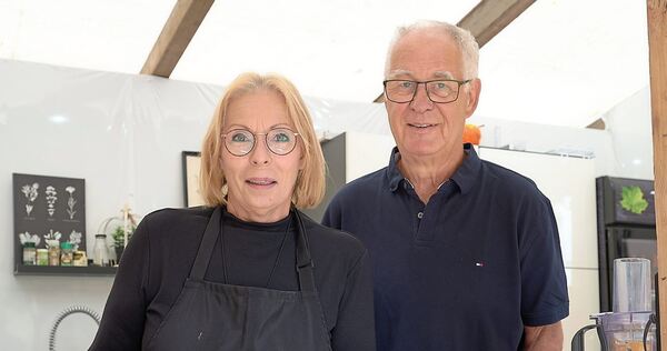 Petra und Ulrich Graf aus Ditzingen sind begeistert von der Vielfalt, die Kürbisse zu bieten haben. Petra und Ulrich Graf aus Ditzingen sind begeistert von der Vielfalt, die Kürbisse zu bieten haben.
