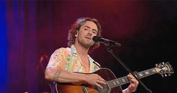 Sean Koch: Markante Stimme und Surferboy-Image. Sean Koch: Markante Stimme und Surferboy-Image.