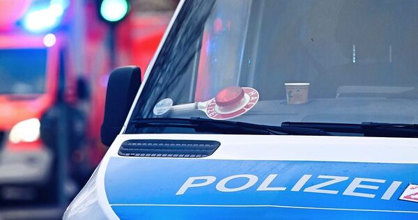 Polizei und Rettungsdienst im Einsatz. Polizei und Rettungsdienst im Einsatz.