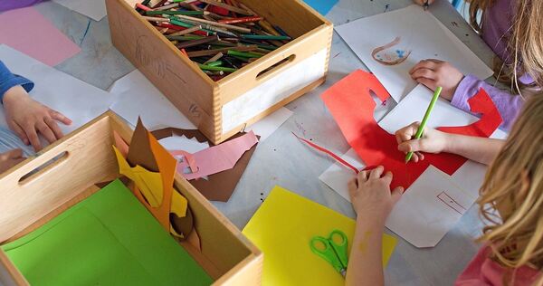 Erleichterung im Alltag: Eltern sind in Sachen Kita- und Grundschulbetreuung künftig rein digital unterwegs. Erleichterung im Alltag: Eltern sind in Sachen Kita- und Grundschulbetreuung künftig rein digital unterwegs.