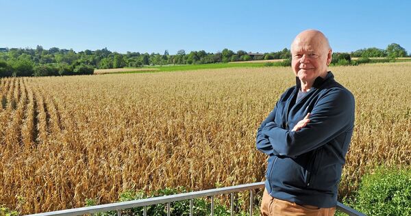 Auf Feld und Flur, angrenzend zur Wohnbebauung, soll die Löwenherzschule entstehen. Anwohner wie Helmut Kraft halten den Standor Auf Feld und Flur, angrenzend zur Wohnbebauung, soll die Löwenherzschule entstehen. Anwohner wie Helmut Kraft halten den Standort für ungeeignet.