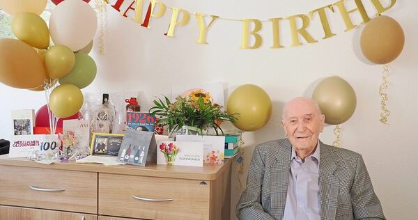 100. Geburtstag: Franz Reitinger lebt in der Senioren-Residenz Hohenzollernplatz in Ludwigsburg. 100. Geburtstag: Franz Reitinger lebt in der Senioren-Residenz Hohenzollernplatz in Ludwigsburg.