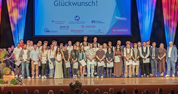 156 Auszubildende haben ihre Lehre erfolgreich abgeschlossen. Bei der Freisprechung in Ludwigsburg beginnt für sie nun offiziell 156 Auszubildende haben ihre Lehre erfolgreich abgeschlossen. Bei der Freisprechung in Ludwigsburg beginnt für sie nun offiziell die Gesellenzeit.